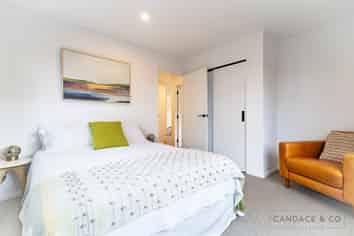 221B Princes Street East, Otahuhu