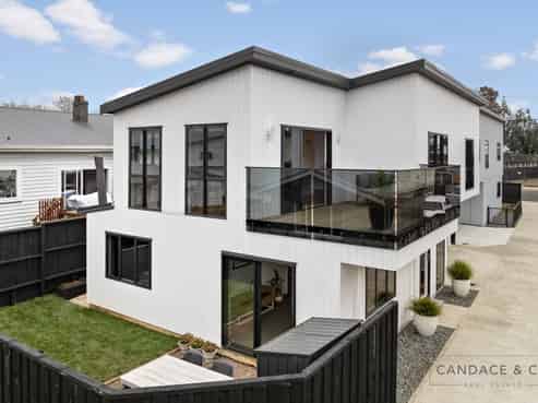 221B Princes Street East, Otahuhu