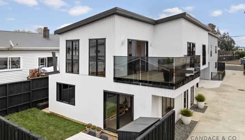 221B Princes Street East, Otahuhu