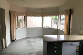 9A Sandwich Rd, Saint Andrews