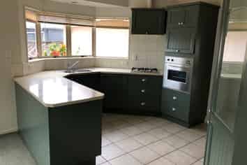 9A Sandwich Rd, Saint Andrews