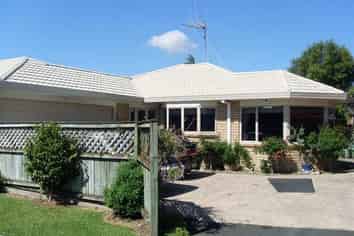 9A Sandwich Rd, Saint Andrews