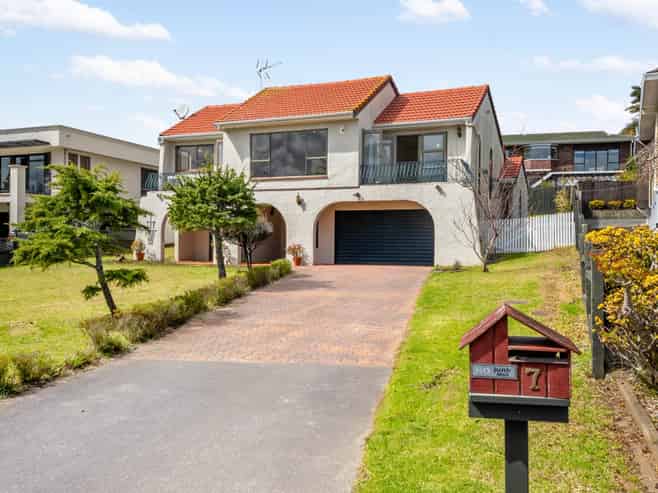 7 Lilford Place, Half Moon Bay