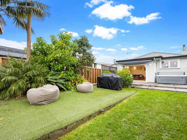 28 Edgars Road, Westmere
