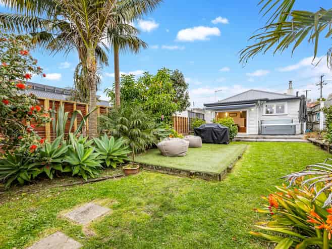 28 Edgars Road, Westmere