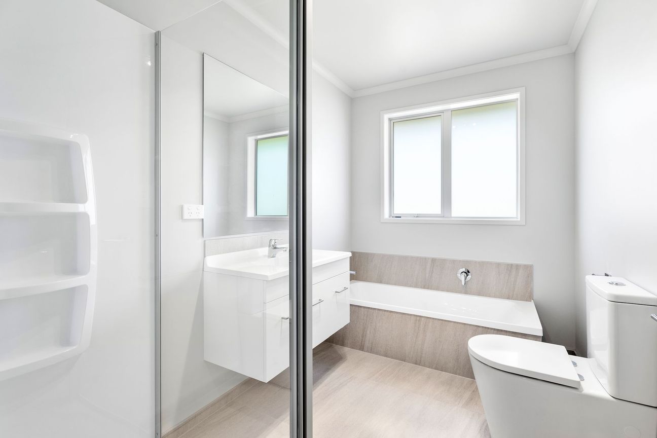 IMMEDIATE OCCUPANCY - IN TOWN LOCATION - Fler