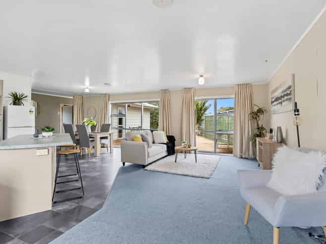 12 Curlew Place, One Tree Point