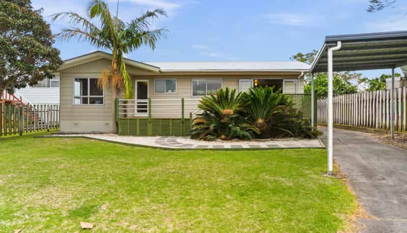 12 Curlew Place, One Tree Point