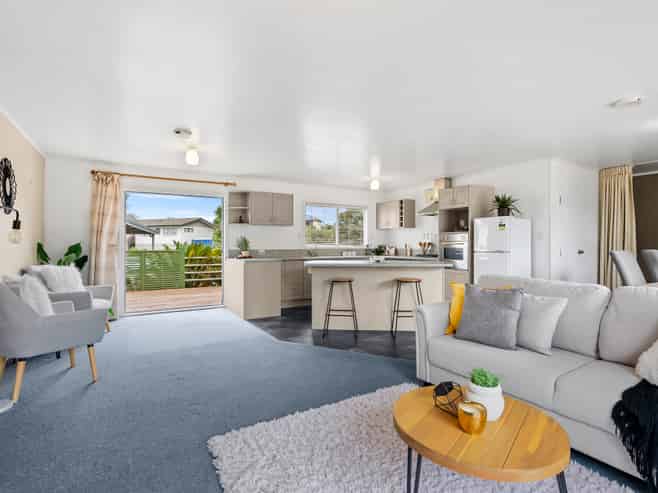 12 Curlew Place, One Tree Point