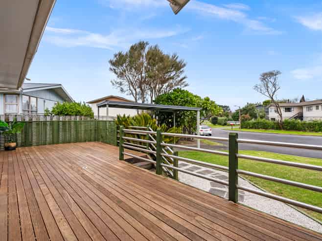 12 Curlew Place, One Tree Point