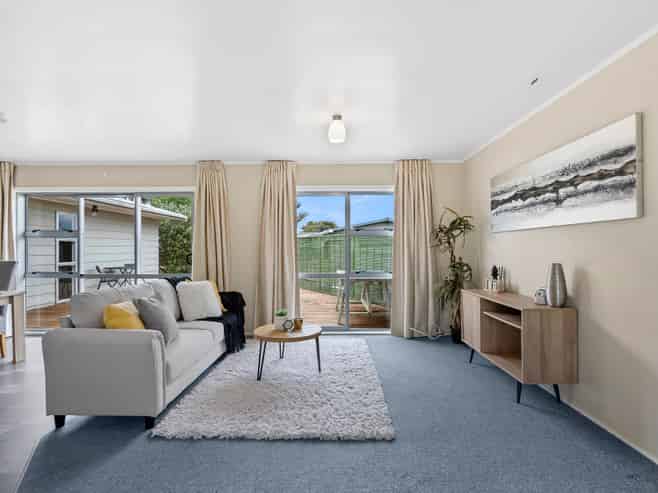 12 Curlew Place, One Tree Point