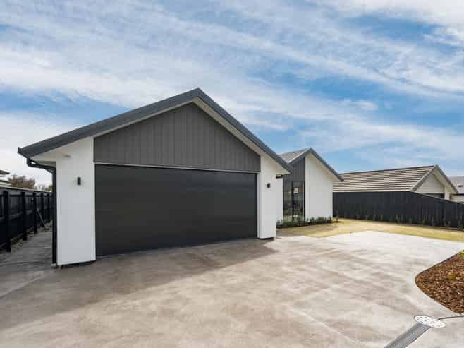 32 Cupola Crescent, Richmond