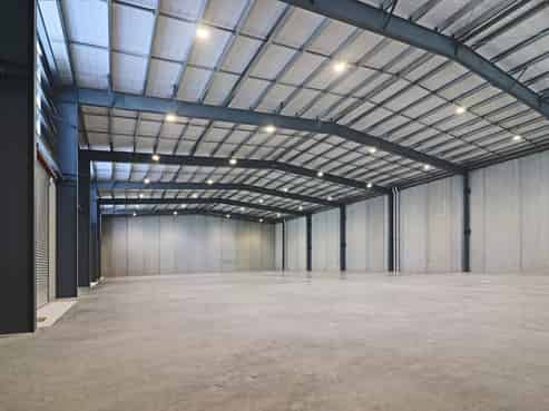 Sizeable warehouse plus canopy tenancy