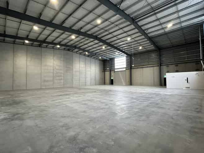 Sizeable warehouse plus canopy tenancy