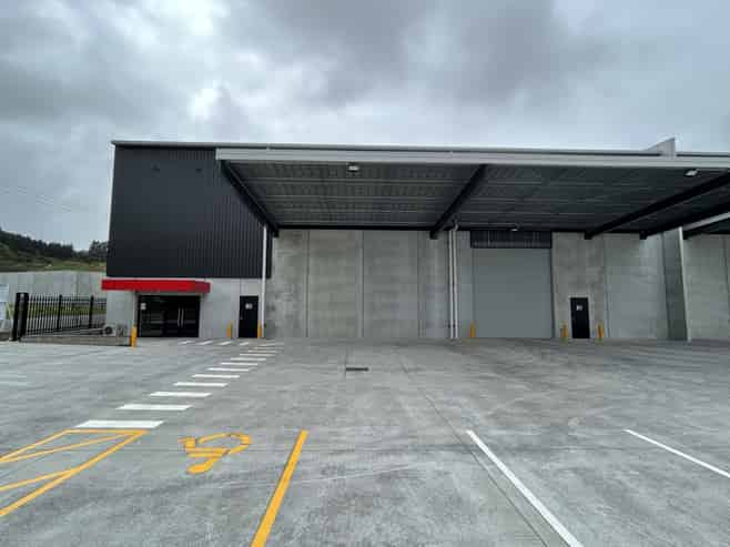 Sizeable warehouse plus canopy tenancy