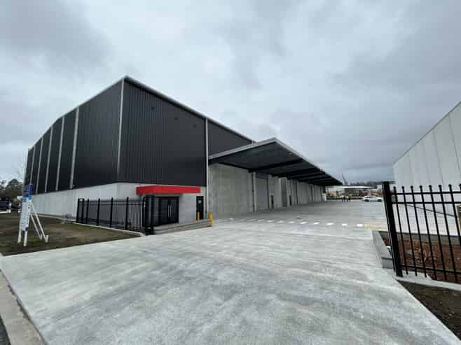 Sizeable warehouse plus canopy tenancy
