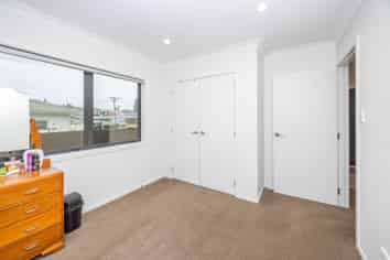 2/33 Cowley Drive, Temple View