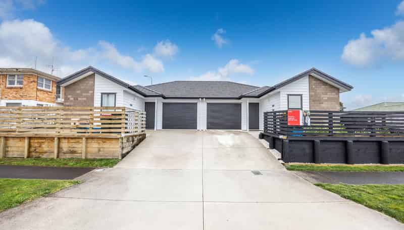 2/33 Cowley Drive, Temple View