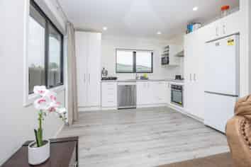2/33 Cowley Drive, Temple View