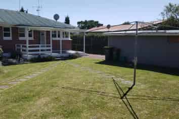 28 Lewis Street, Glenview