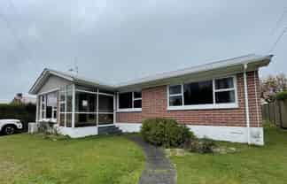 28 Lewis Street, Glenview