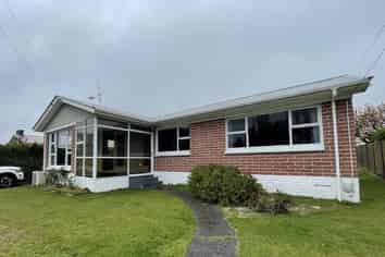 28 Lewis Street, Glenview