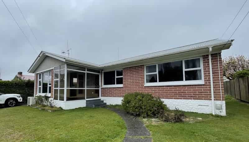28 Lewis Street, Glenview