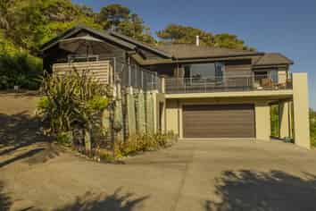 13 Haddon Crescent, Whitianga