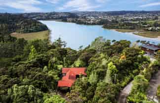 2 Te Kawau Pass, Greenhithe