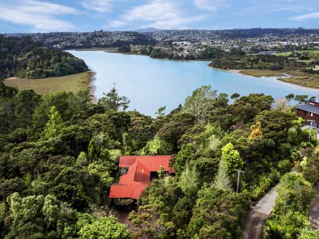2 Te Kawau Pass, Greenhithe