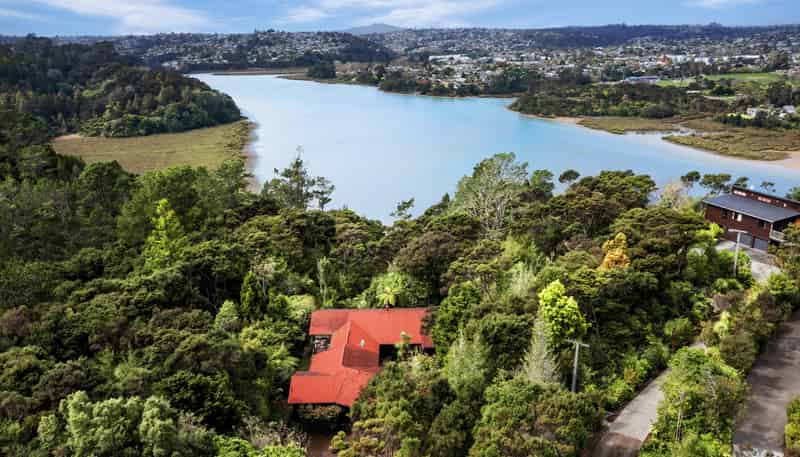 2 Te Kawau Pass, Greenhithe