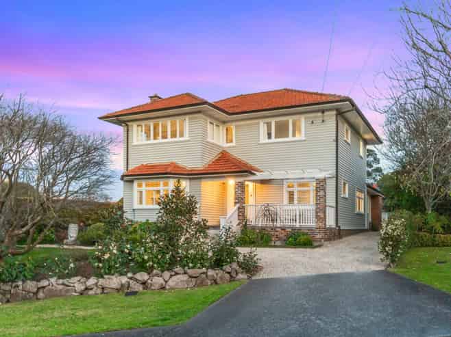4 Castle Drive, Epsom