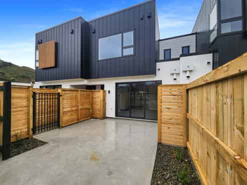 2/17 Faulke Avenue, Wainuiomata