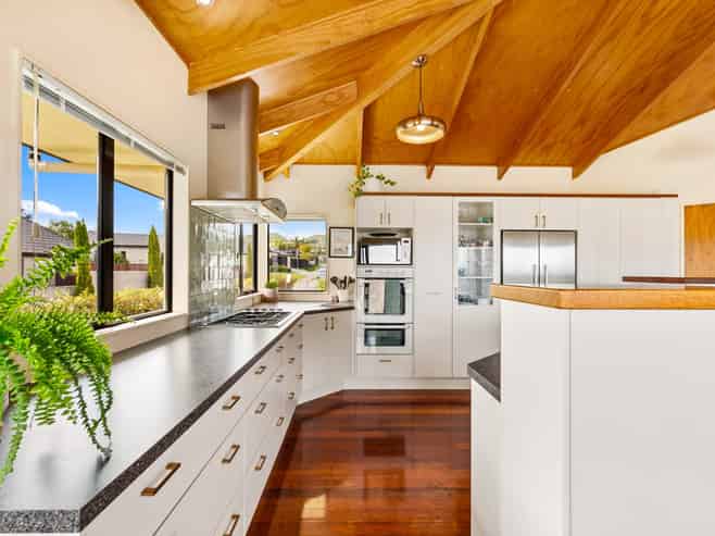 81 Hikanui Drive, Havelock North
