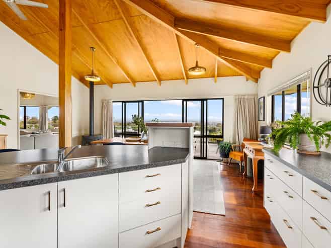 81 Hikanui Drive, Havelock North