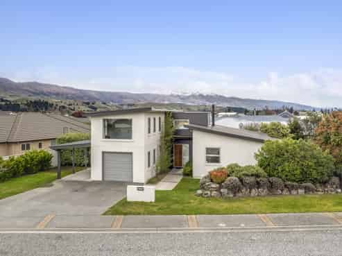 9 Matthews Crescent, Cromwell