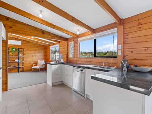 5 Elizabeth Drive, West Harbour