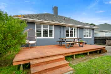 11 Hughes Crescent, Taita