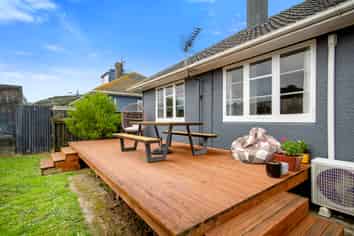 11 Hughes Crescent, Taita