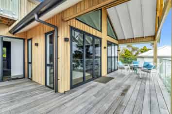 2D Vipond Road, Stanmore Bay