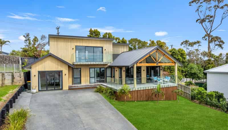2D Vipond Road, Stanmore Bay