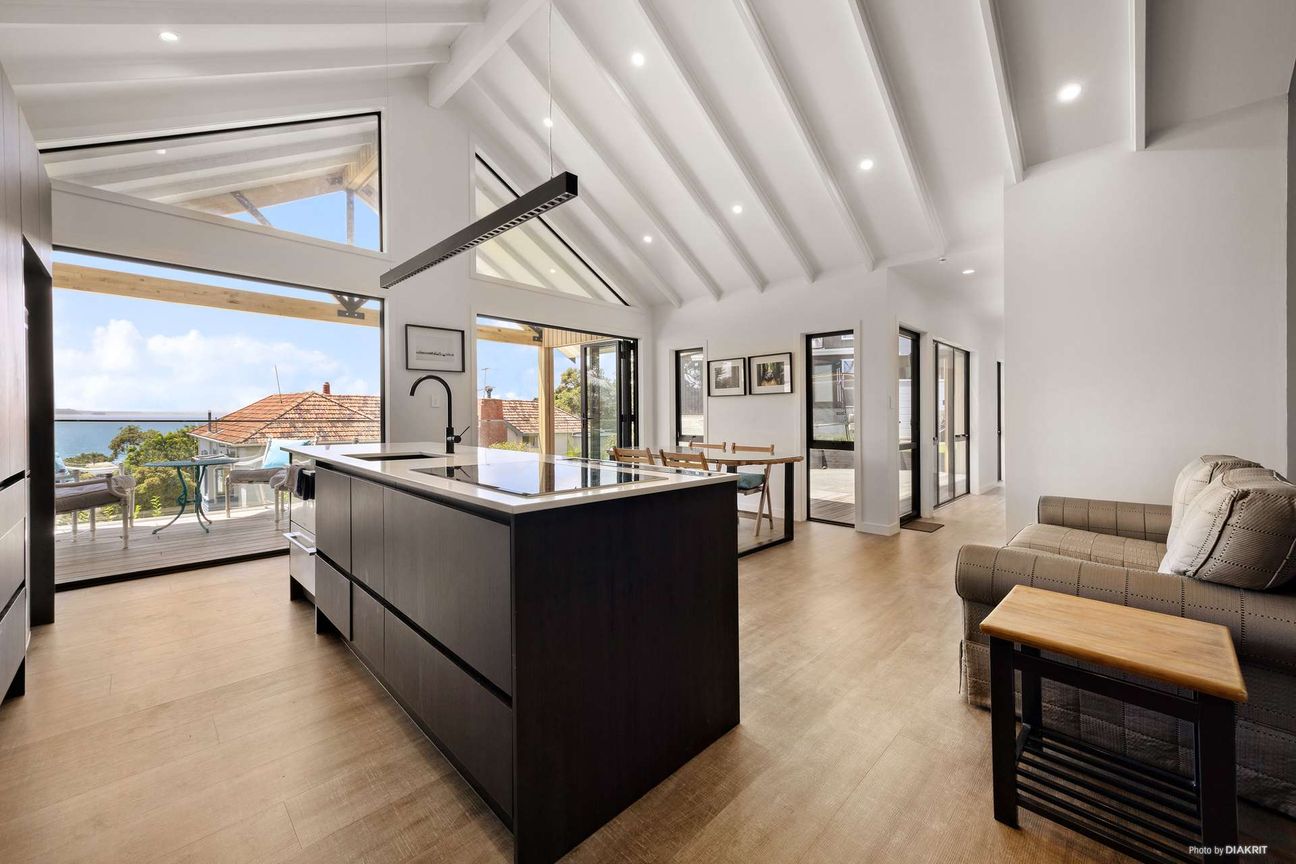 Fresh Look, More Parking, Stunning Sea Views – pohled 5