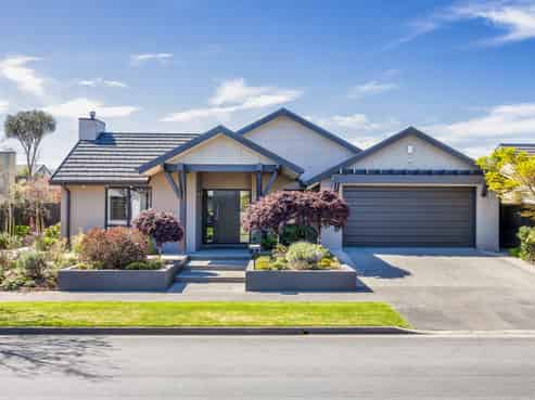 5 John Campbell Crescent, Middleton