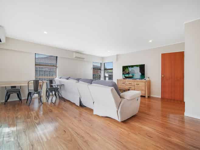 32a Gills Ave, Papakura