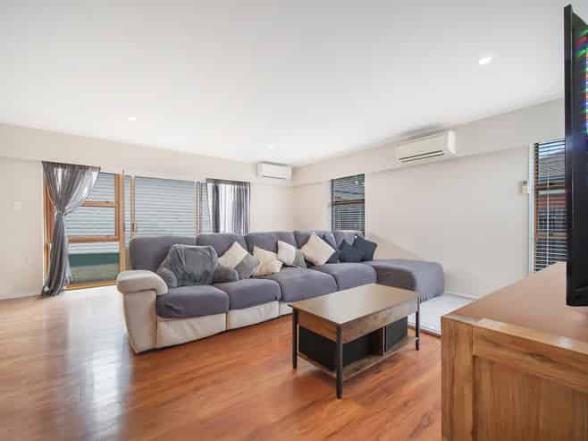32a Gills Ave, Papakura