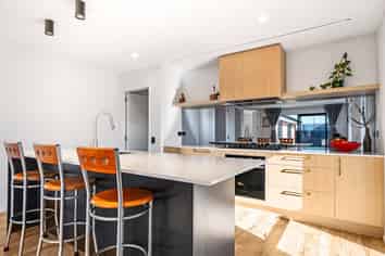 10 Weaver Street, Ravenswood