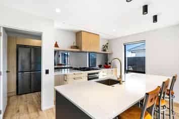 10 Weaver Street, Ravenswood