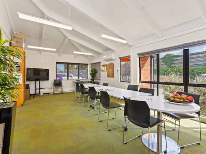 Dual-tenanted commercial investment