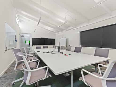 Dual-tenanted commercial investment