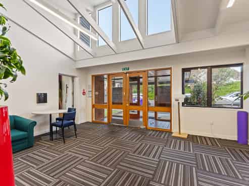 Dual-tenanted commercial investment